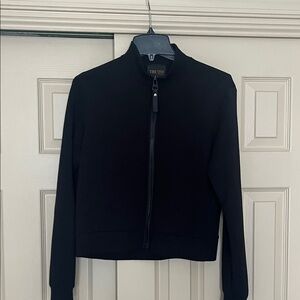 Light spring zippered jacket blk sz med Goid pre owned condition